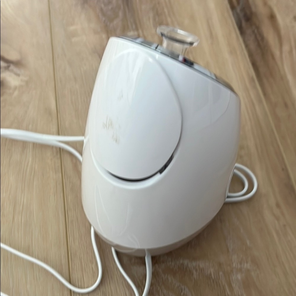Tik Tok Viral Vanity Planet White Facial Steamer with Accessories - Picture 11 of 13